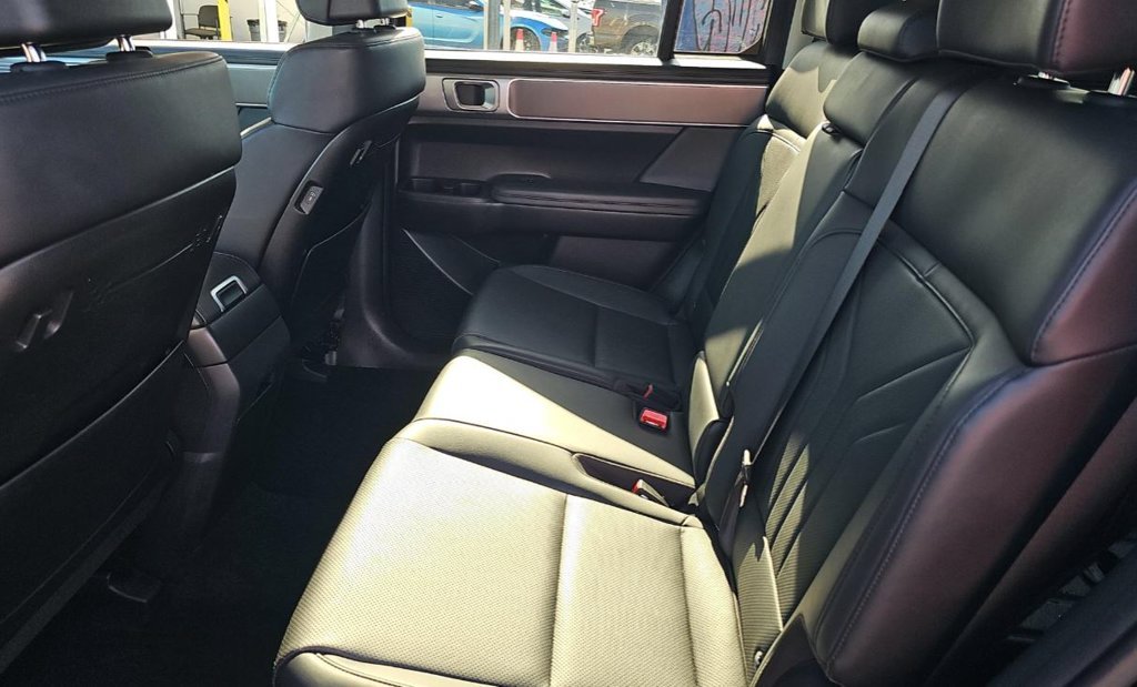 Used 2025 Black Hyundai SEL image 7