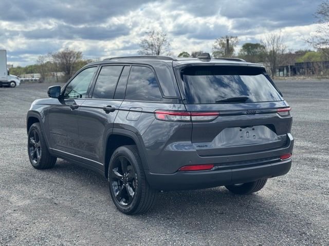 Used 2023 Gray Jeep Altitude X image 3