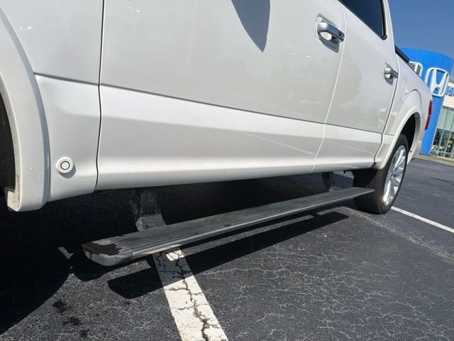 Used 2018 White Platinum Clearcoat Metallic Ford Limited image 15