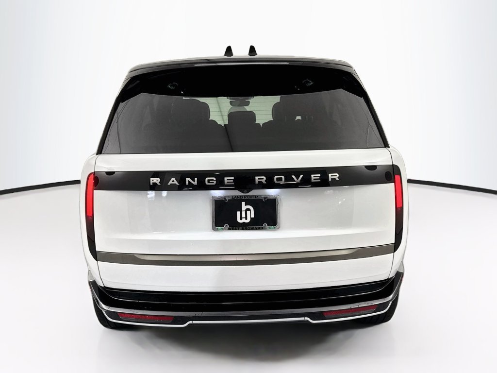 Used 2025 White Land Rover SE image 6
