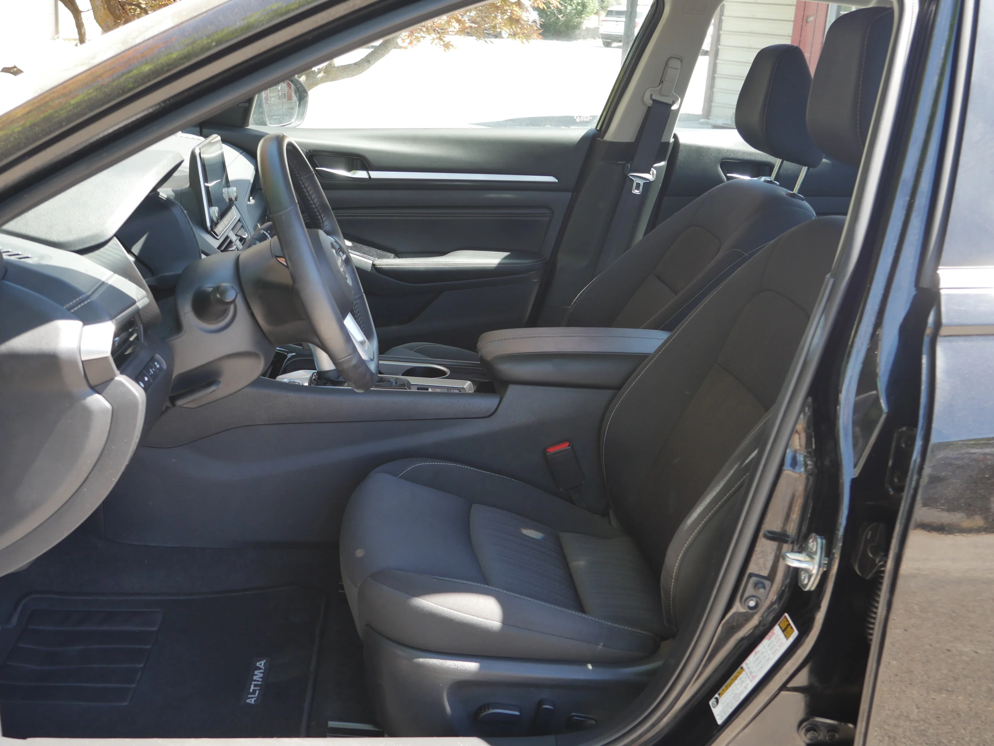 Certified Used 2022 Super Black Nissan 2.5 SV image 3