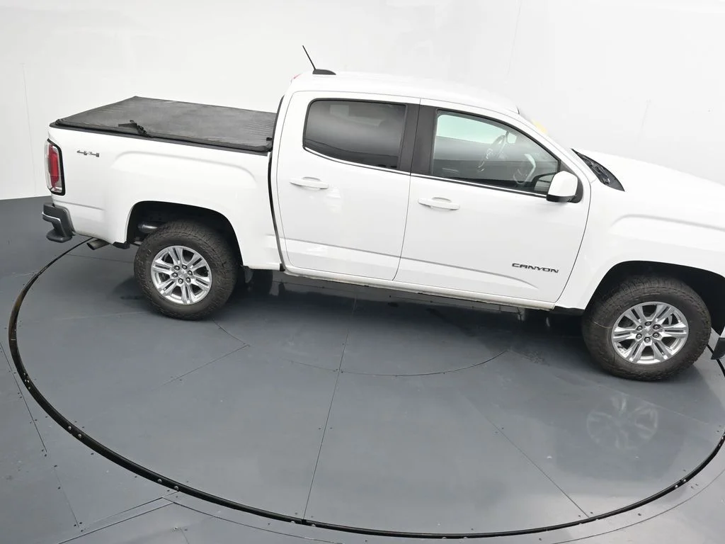 Used 2020 White GMC SLE1 image 31