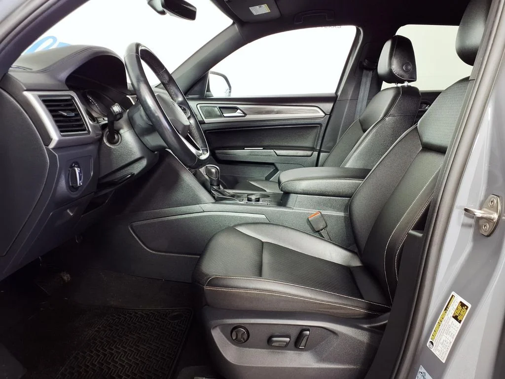 Used 2020 Gray Volkswagen 3.6L V6 SE w/Technology image 7