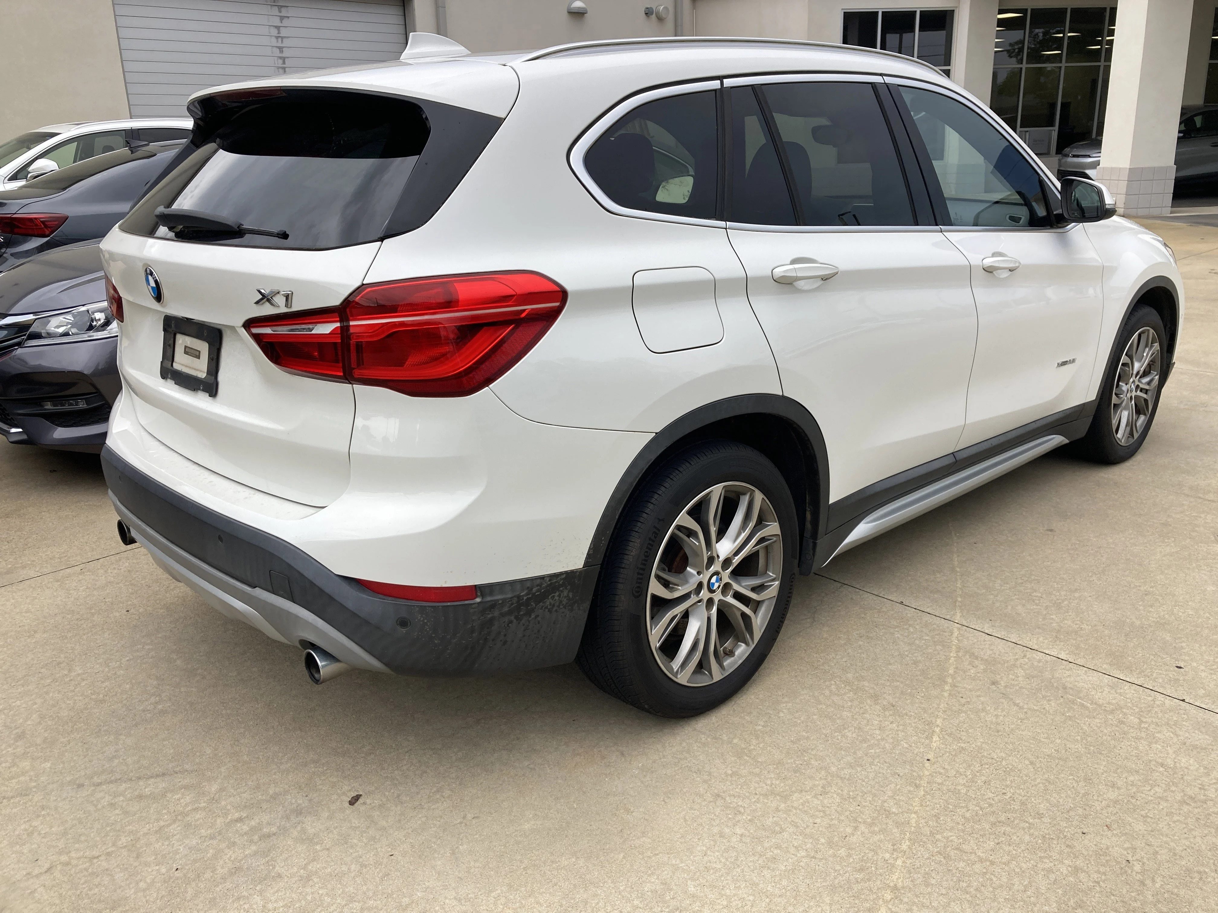Used 2016 Alpine White BMW xDrive28i image 2