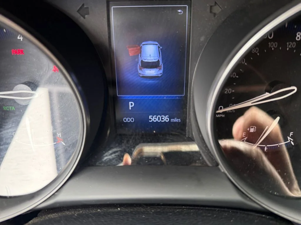 Used 2018 Silver Toyota XLE Premium image 18