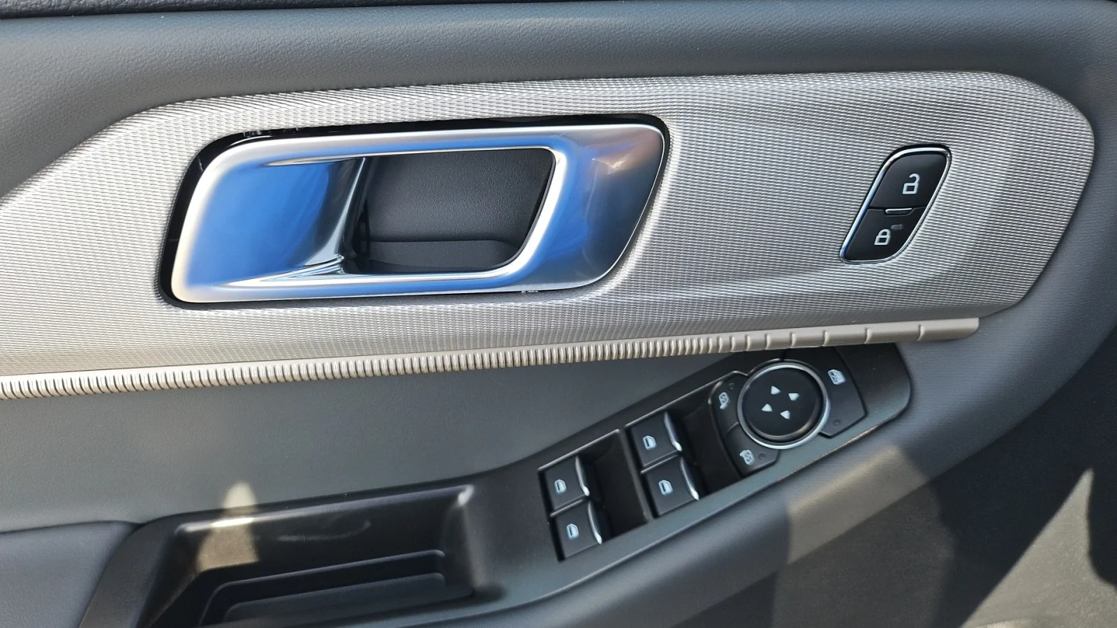 New 2026 Carbonized Gray Metallic Ford Active RWD image 6
