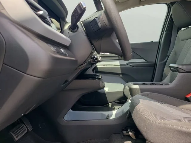 New 2027 Summit White Chevrolet LT image 19