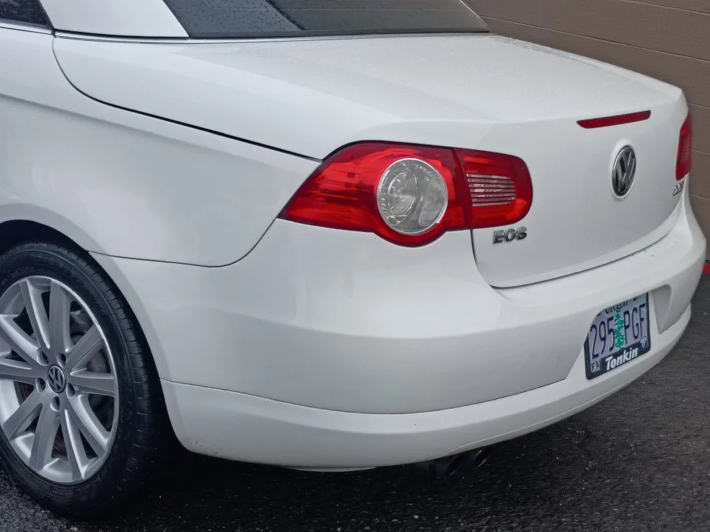 Used 2009 Candy White Volkswagen Komfort Edition image 6