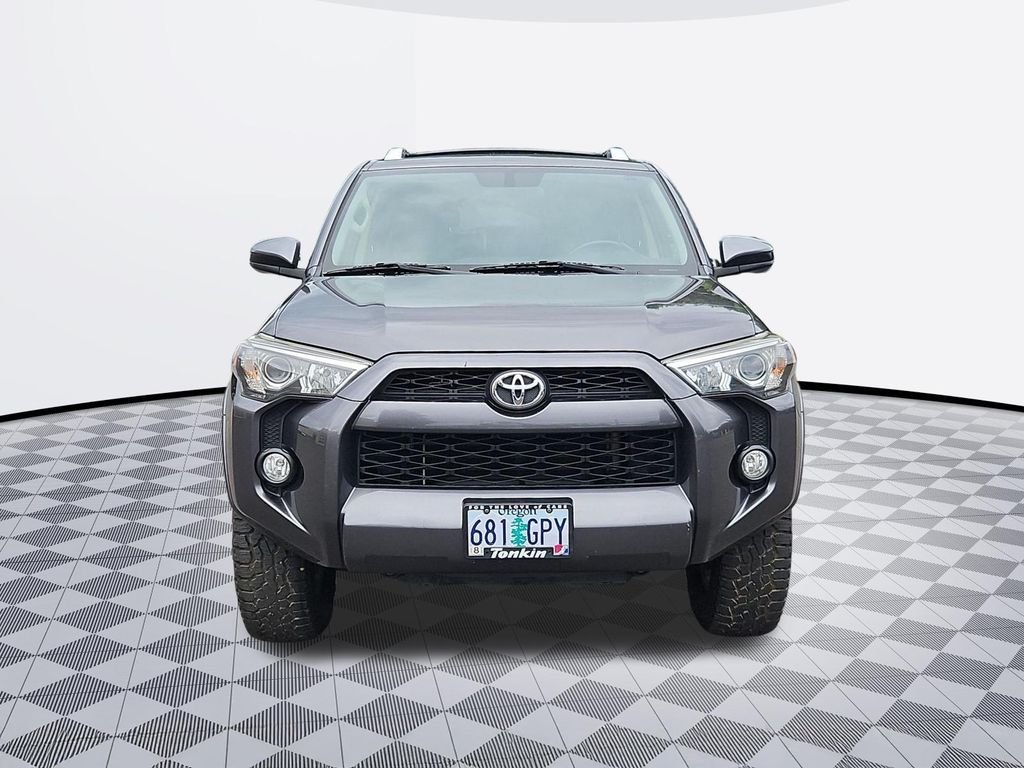 Used 2016 Gray Toyota SR5 image 9