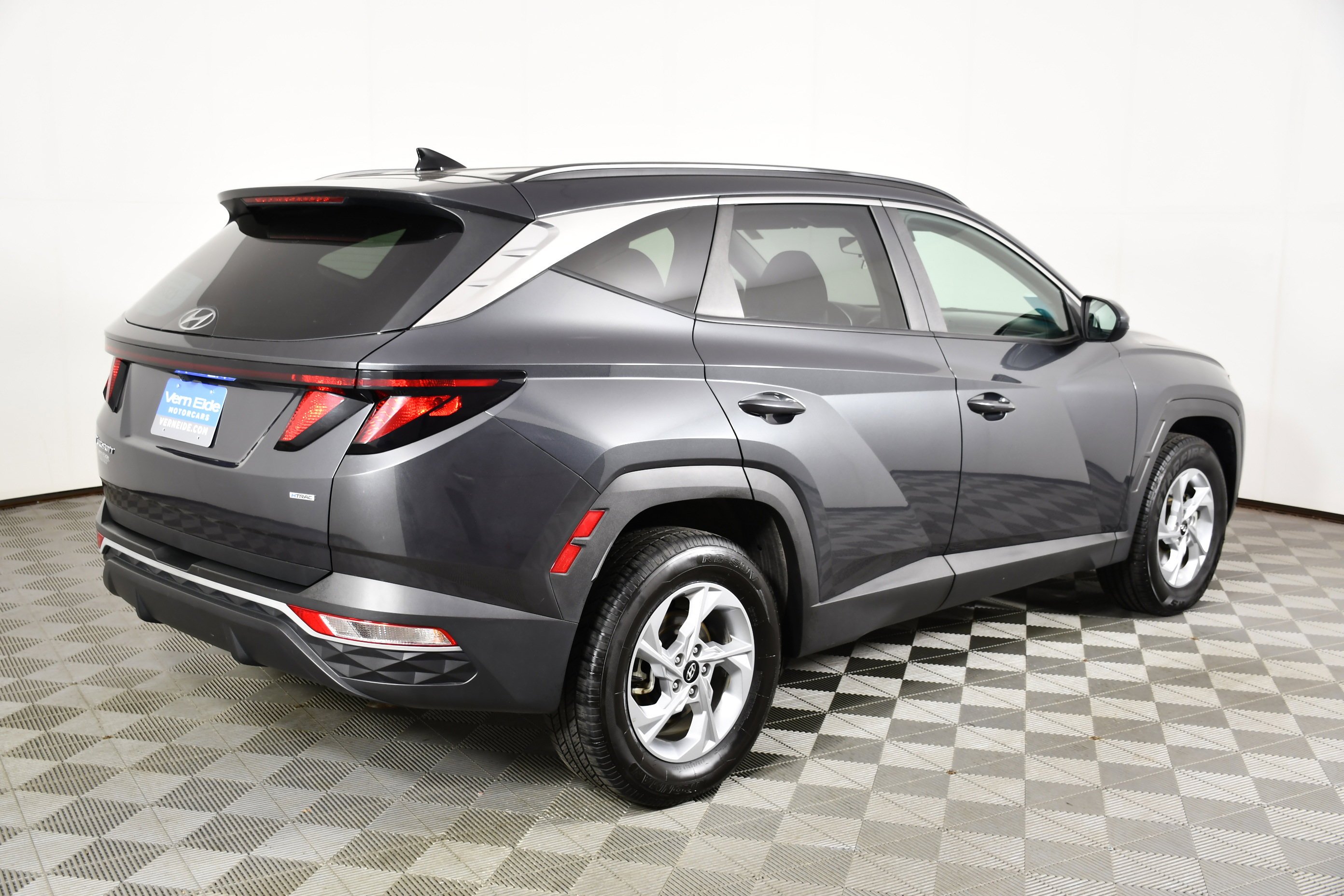 Used 2024 Dark Gray Metallic Hyundai SEL image 6