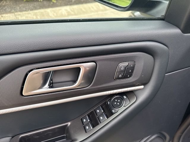 New 2026 Carbonized Gray Metallic Ford Tremor® image 17