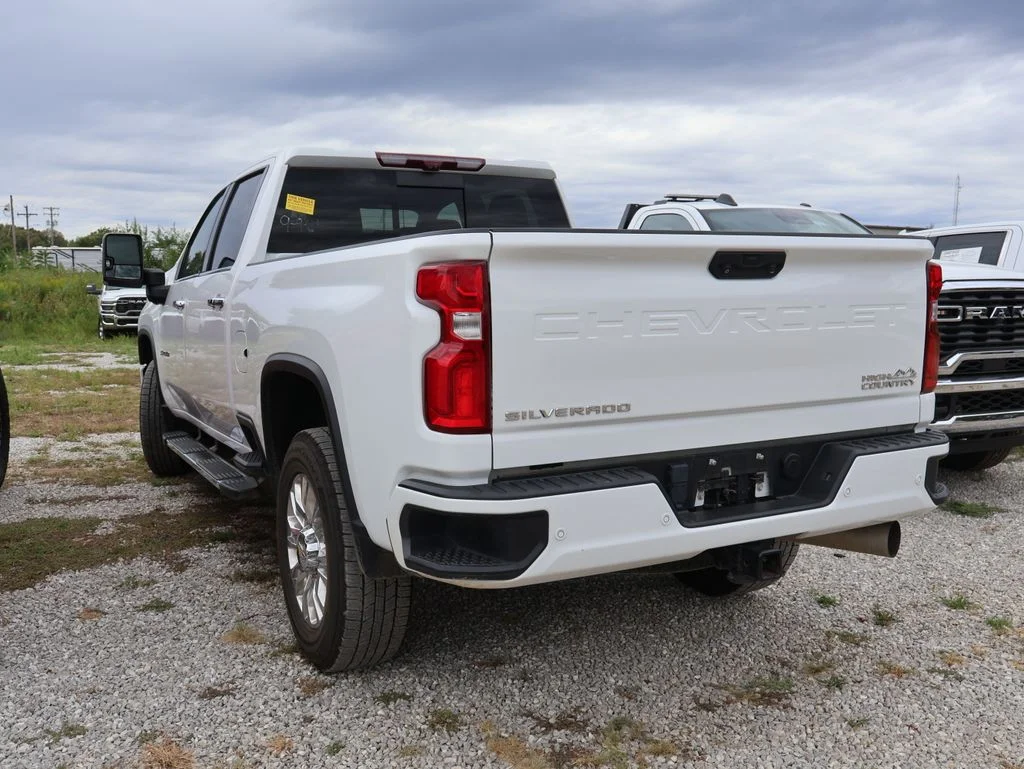 Used 2022 White Chevrolet High Country image 22