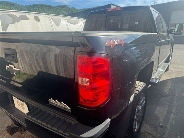 Used 2019 Black Chevrolet High Country image 9