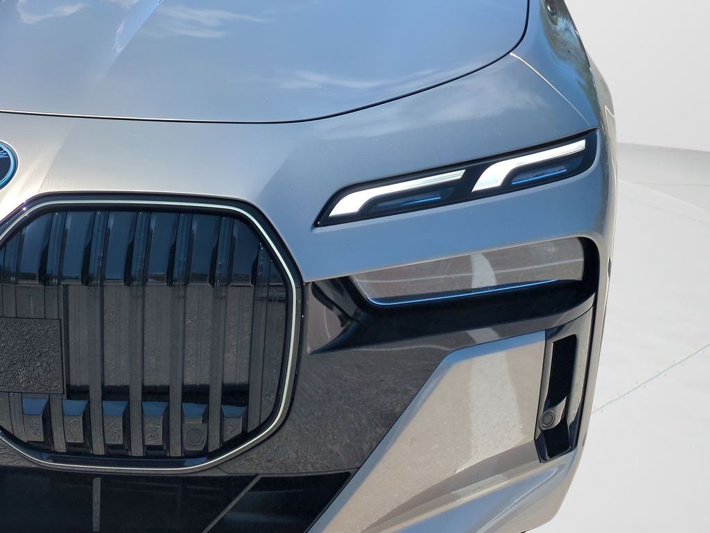 New 2026 Oxide Grey Metallic BMW 750e xDrive image 10