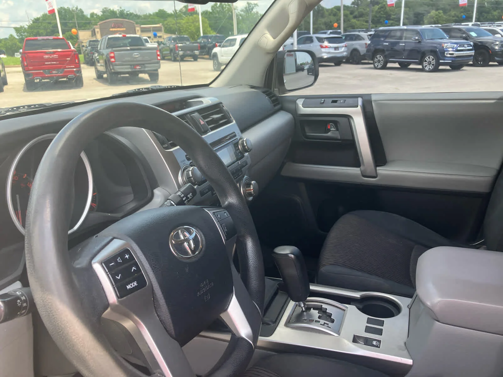 Used 2013 Blizzard Pearl Metallic Toyota SR5 image 9