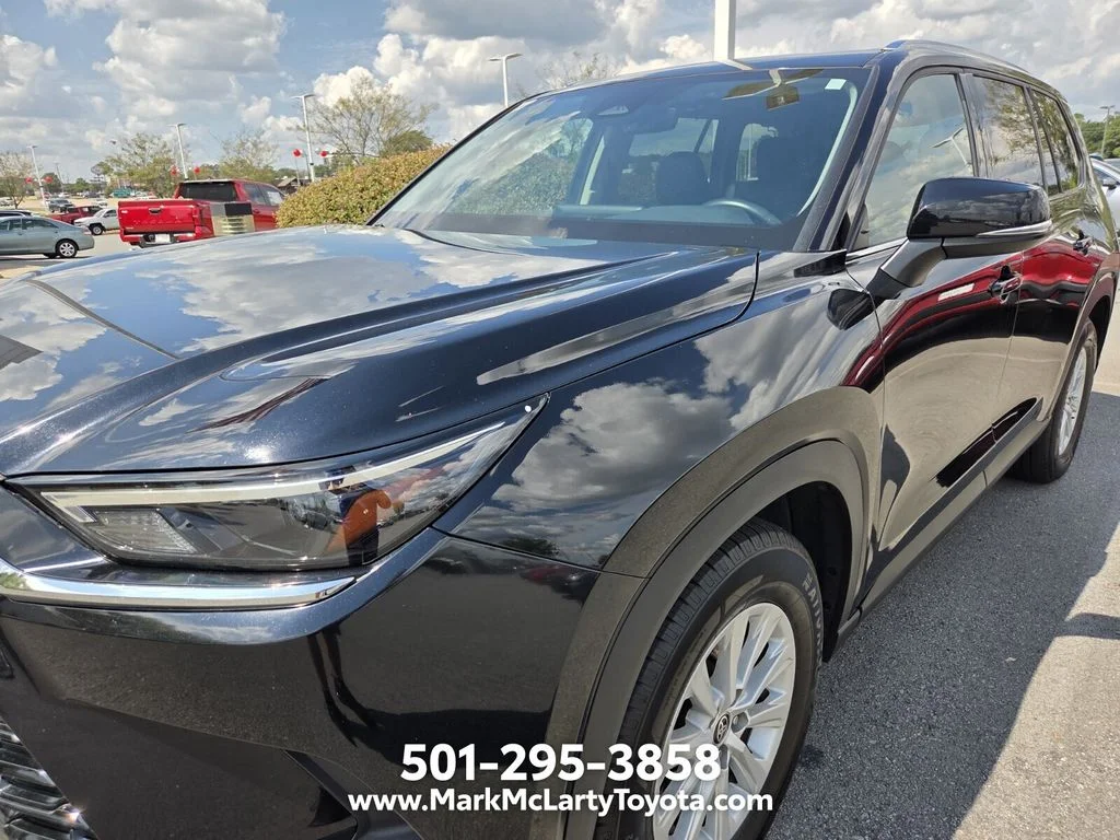 Used 2025 Black Toyota XLE image 10