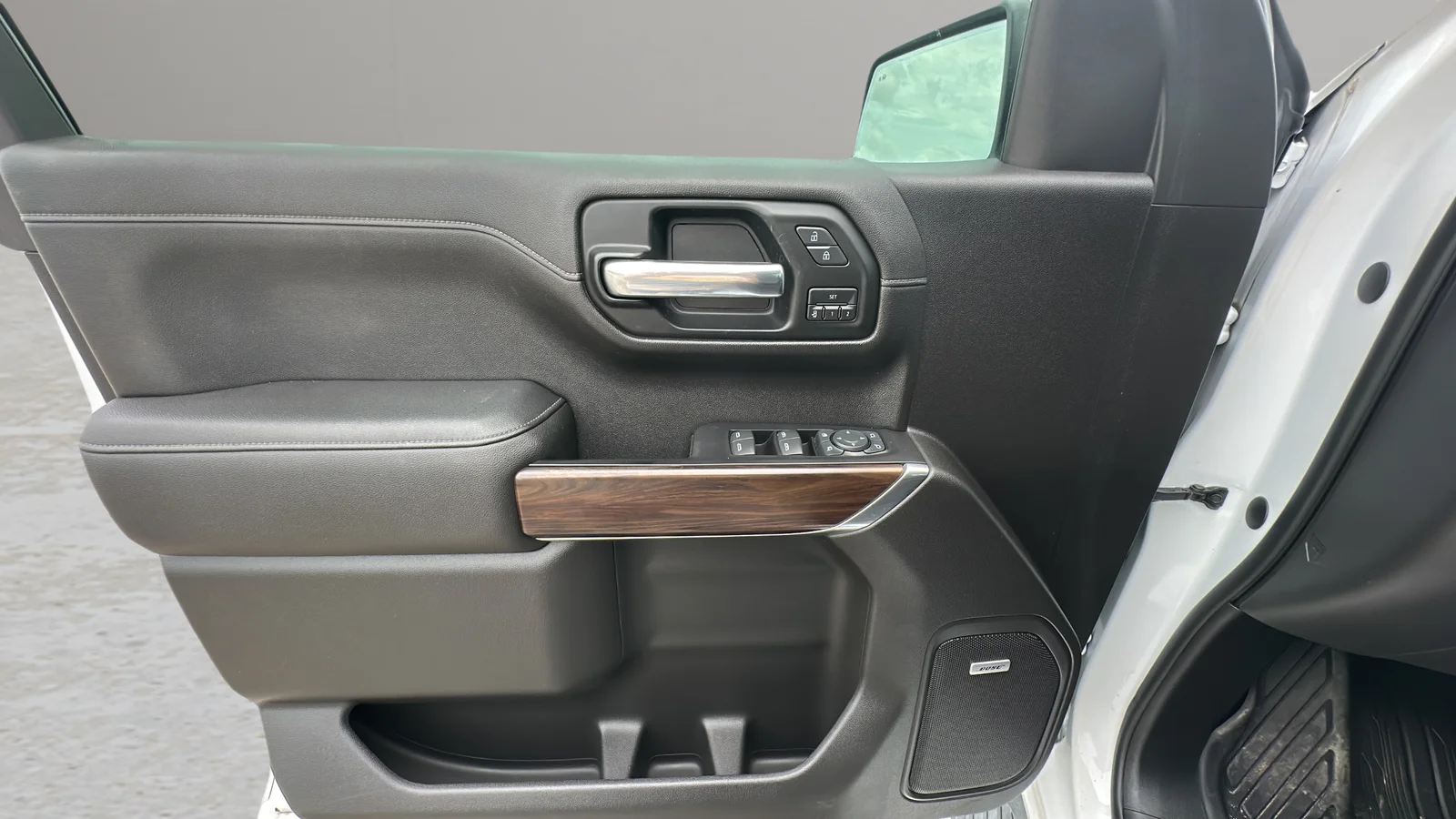 Used 2019 White GMC SLT image 18