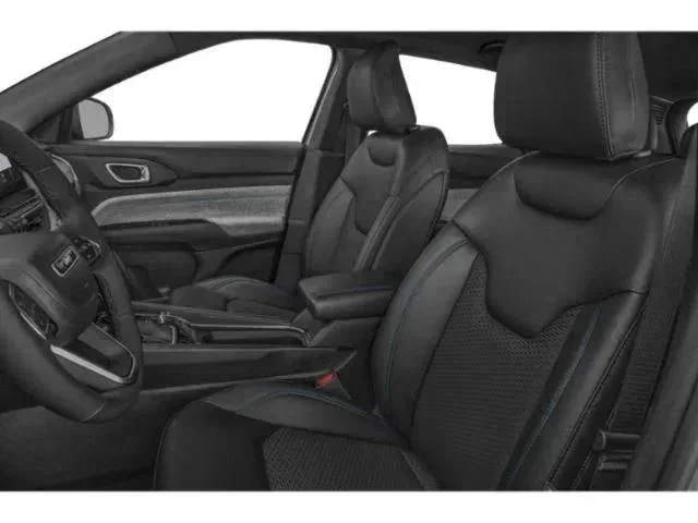 Used 2024 Red Hot Pearlcoat Jeep Limited image 9