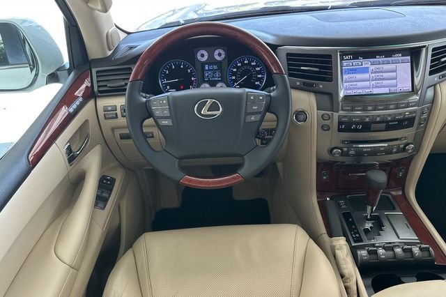 Used 2011 White Lexus 570 image 17