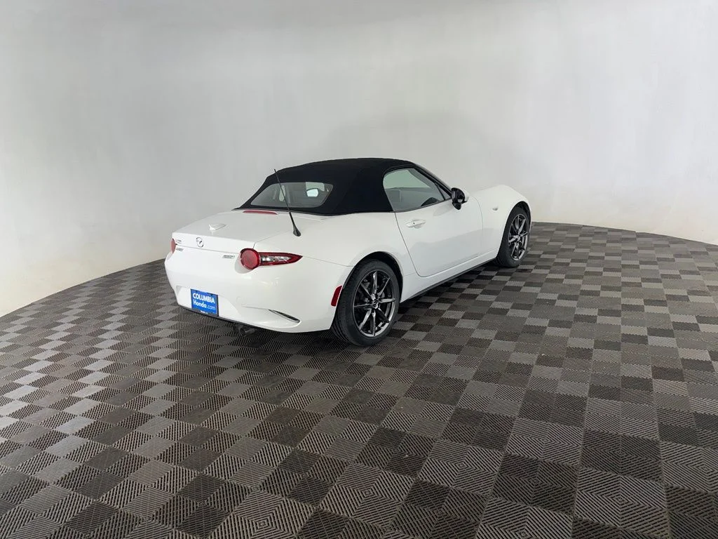 Used 2017 White Mazda Grand Touring image 7