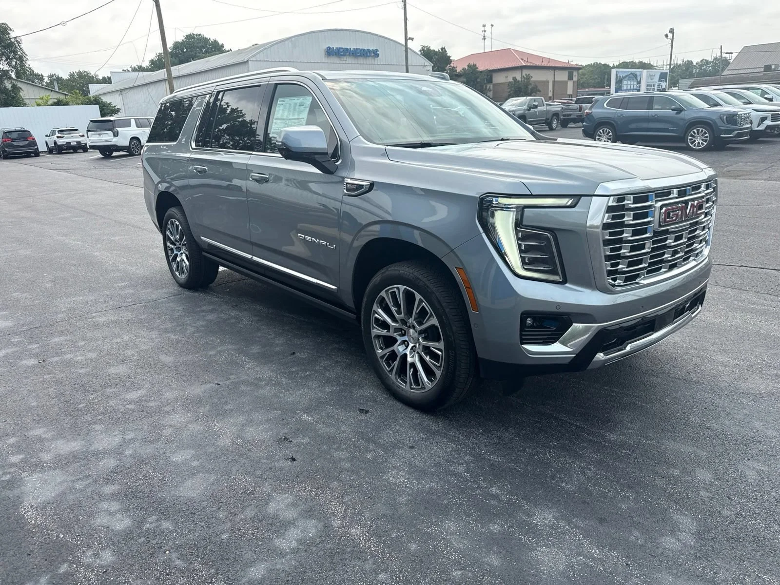 2026 GMC Yukon XL Denali - Photo 11