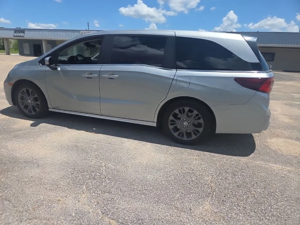 Certified Used 2025 Silver Honda Touring image 9