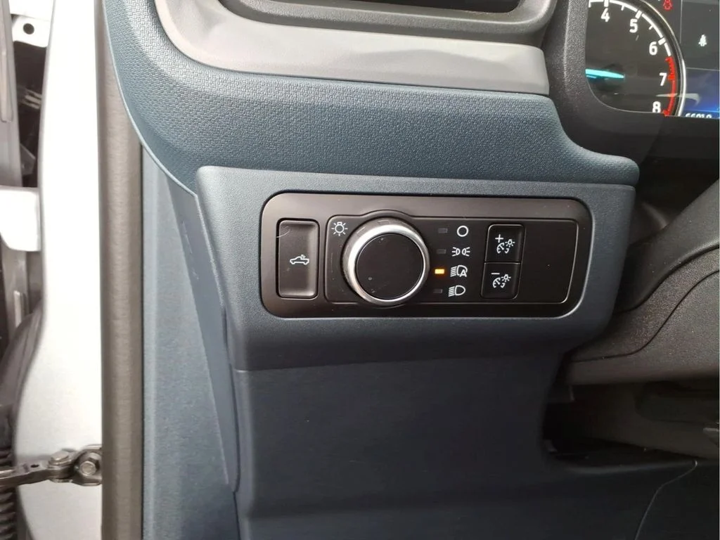 Used 2024 Silver Ford Lariat image 21
