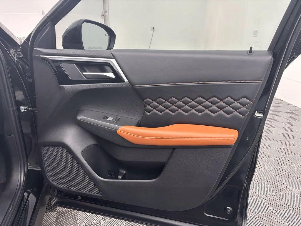 Used 2022 Black Mitsubishi SEL image 33