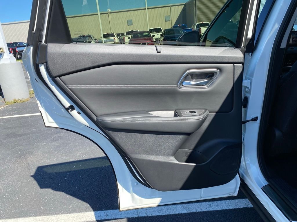 2026 Nissan Rogue Platinum - Photo 18