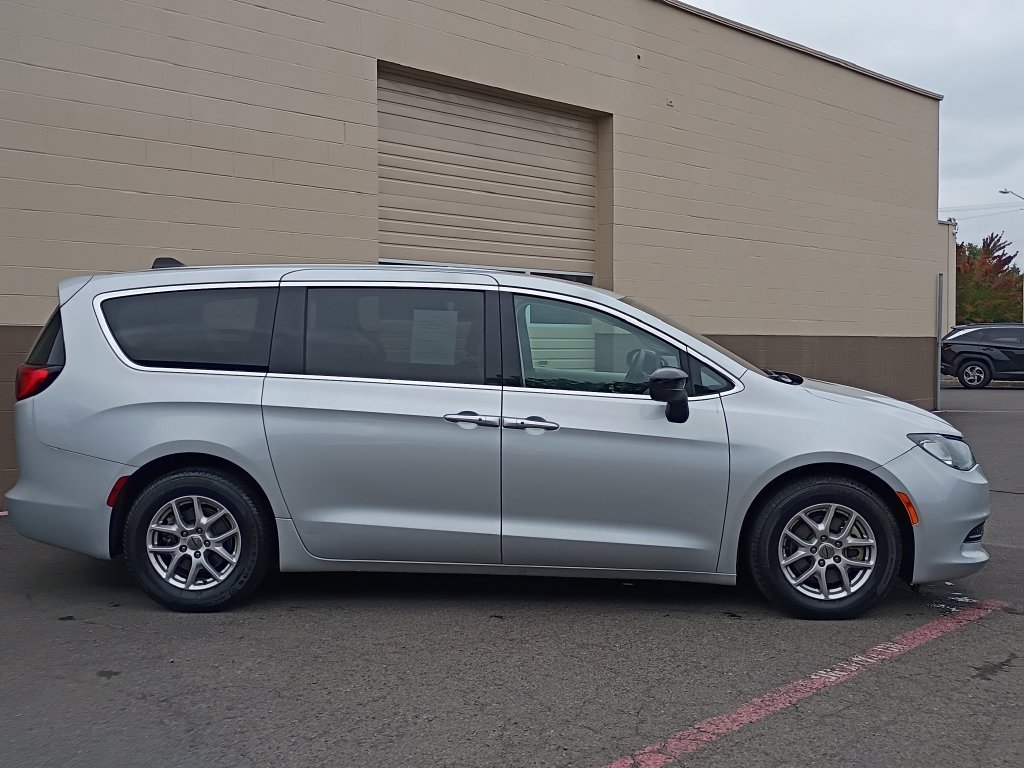Used 2024 Silver Mist Clearcoat Chrysler LX image 3