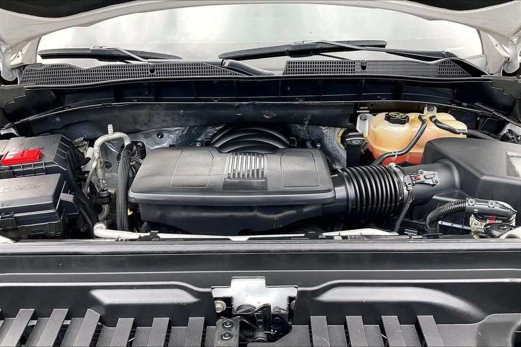 Used 2022 White GMC Denali image 31
