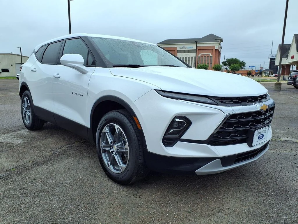 Used 2025 White Chevrolet LT image 15