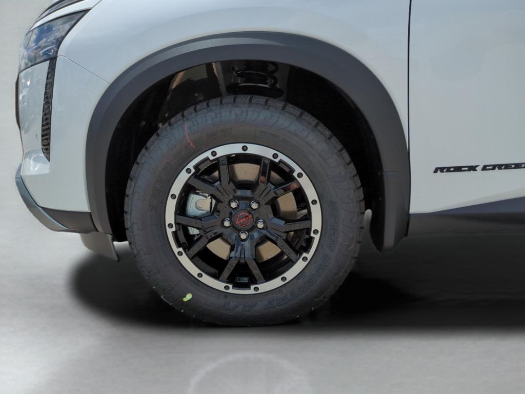 New 2026 Everest White Pearl TriCoat / Super Black Two-tone Nissan Rock Creek® image 25