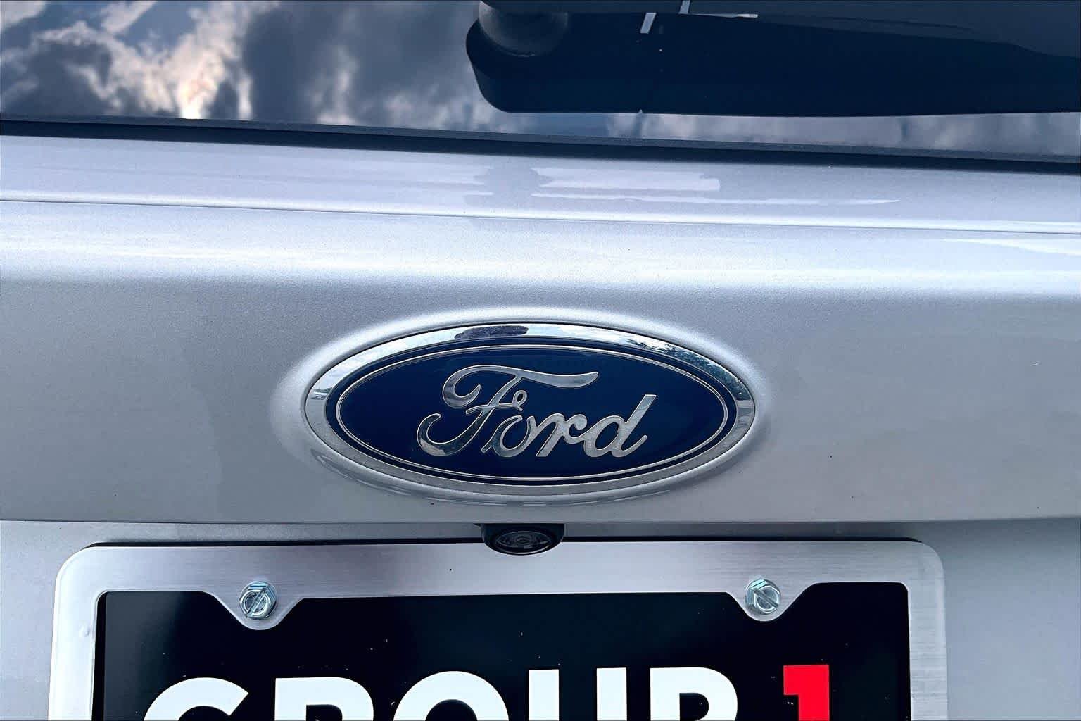 Used 2017 Ingot Silver Metallic Ford SE image 30