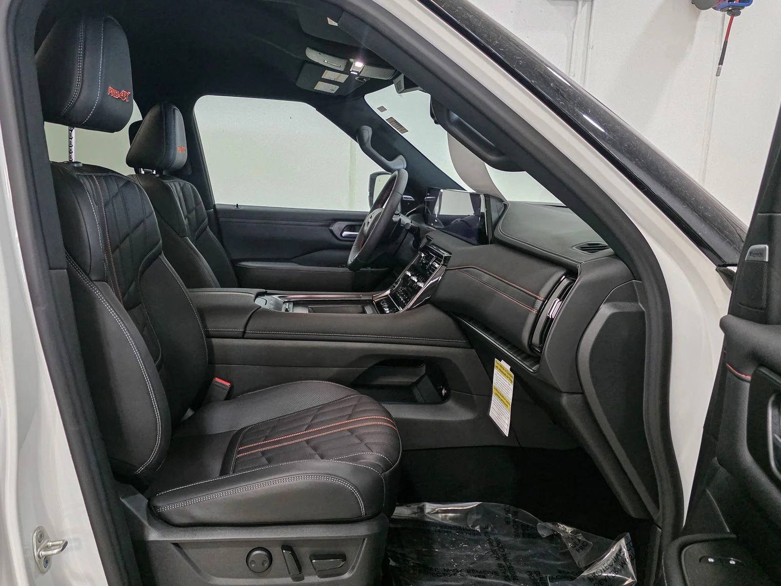 2026 Nissan Armada PRO-4X - Photo 12
