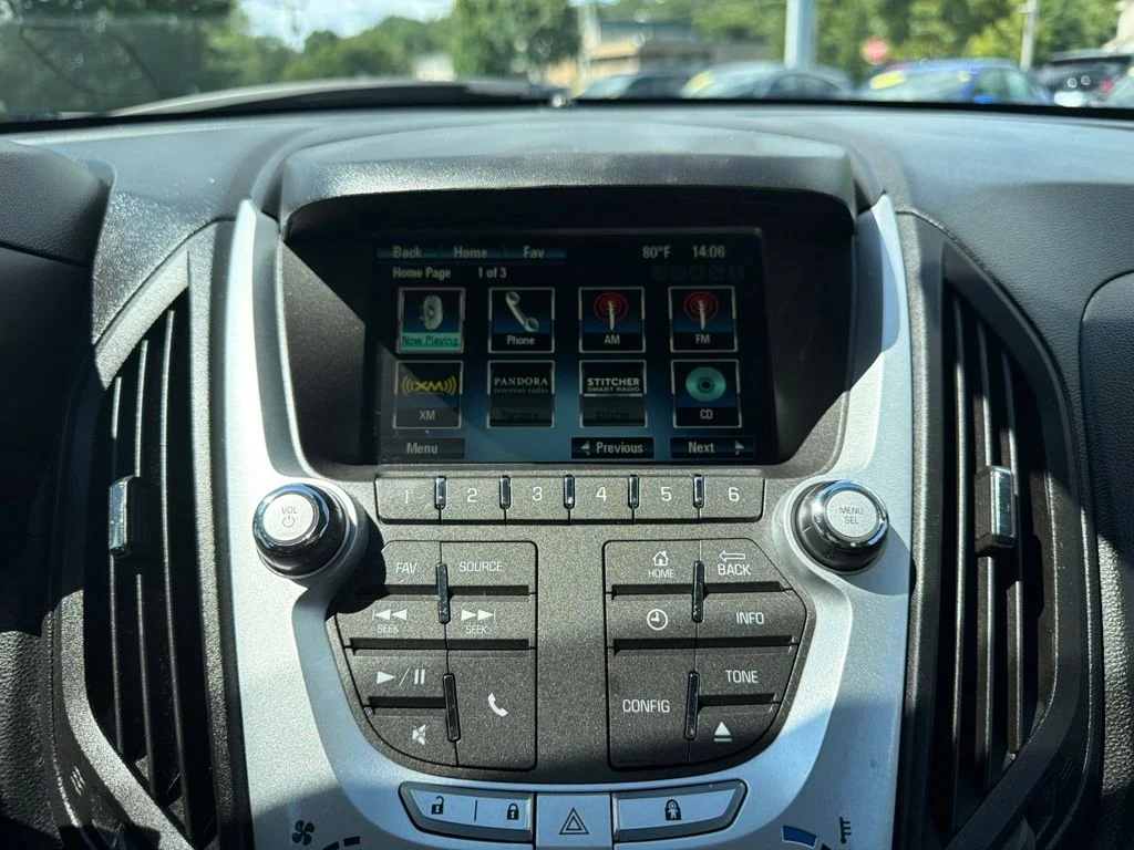 Used 2014 Silver Topaz Metallic Chevrolet LT image 23