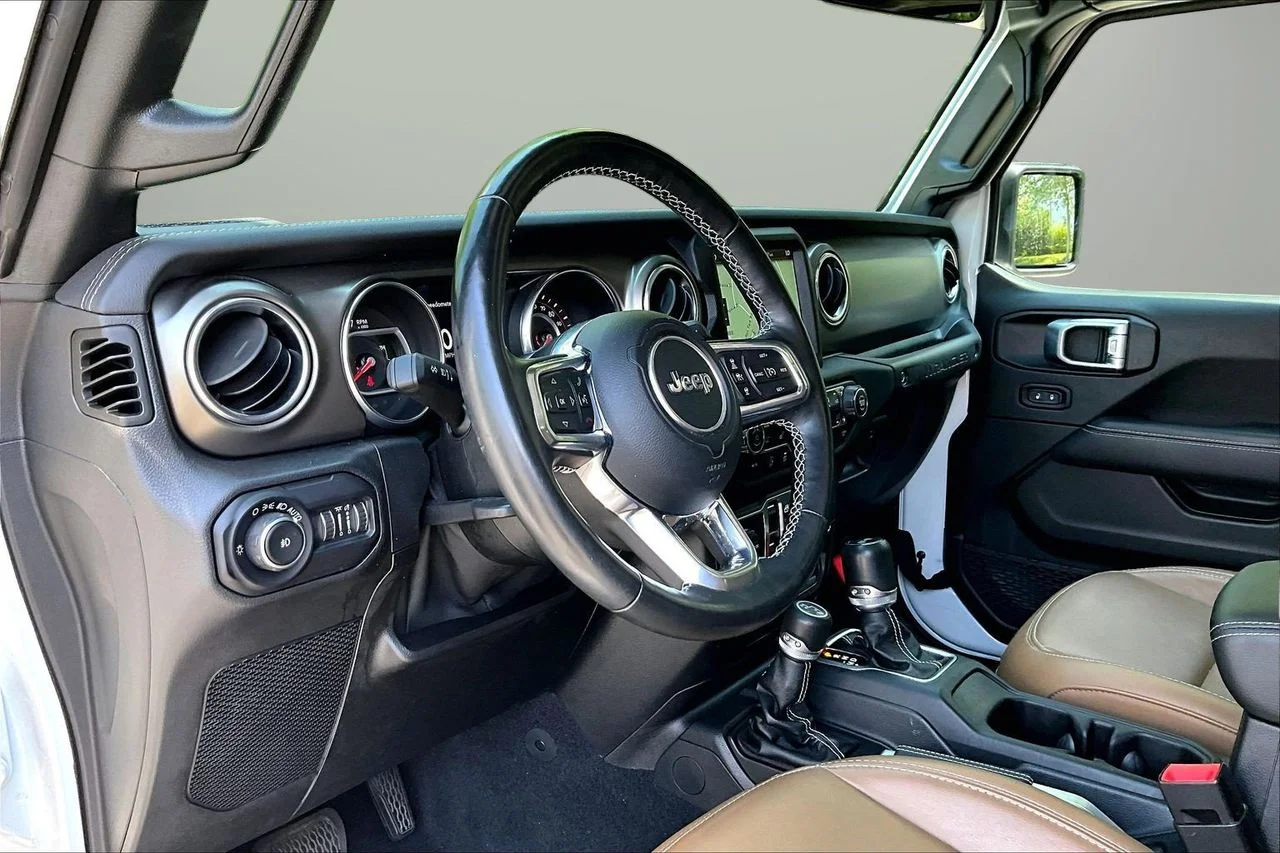 Used 2021 White Jeep Rubicon image 19