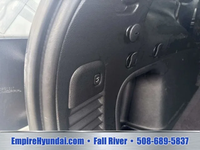 Used 2022 White Jeep Limited image 11