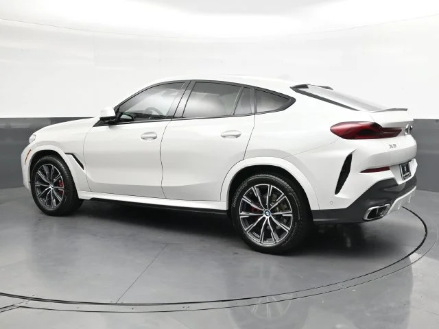 Used 2021 White BMW sDrive40i image 7