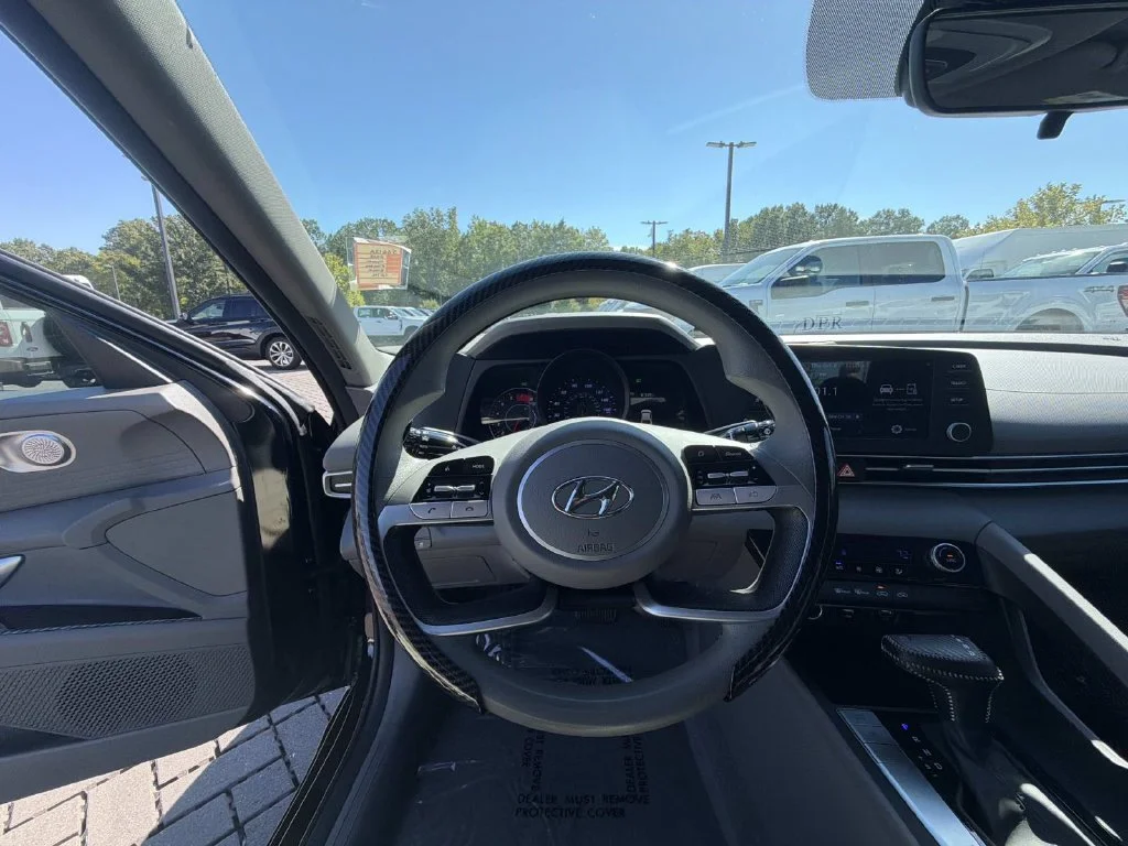 Used 2023 Black Hyundai SEL image 16