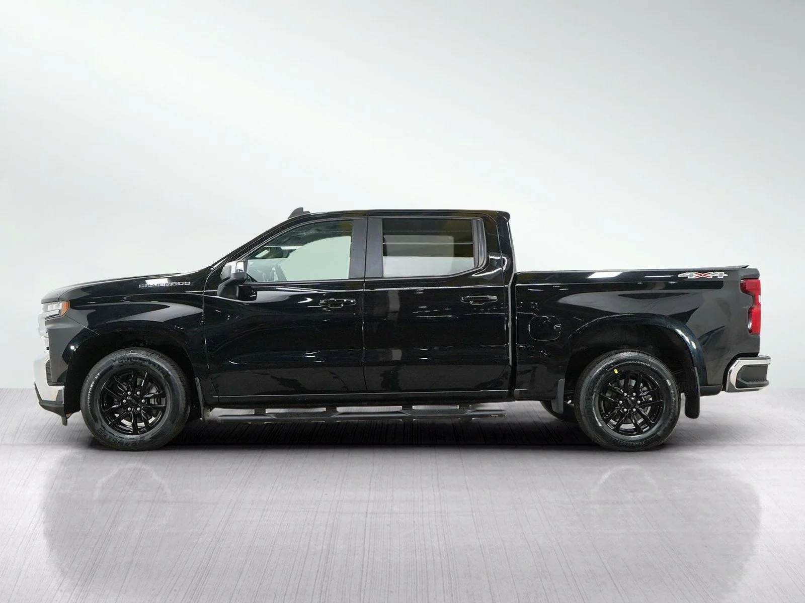 Used 2020 Chevrolet Silverado 1500 LT with VIN 3GCUYDED3LG389729 for sale in Burnsville, Minnesota