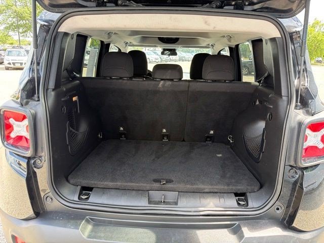 Used 2018 Black Jeep Altitude image 16