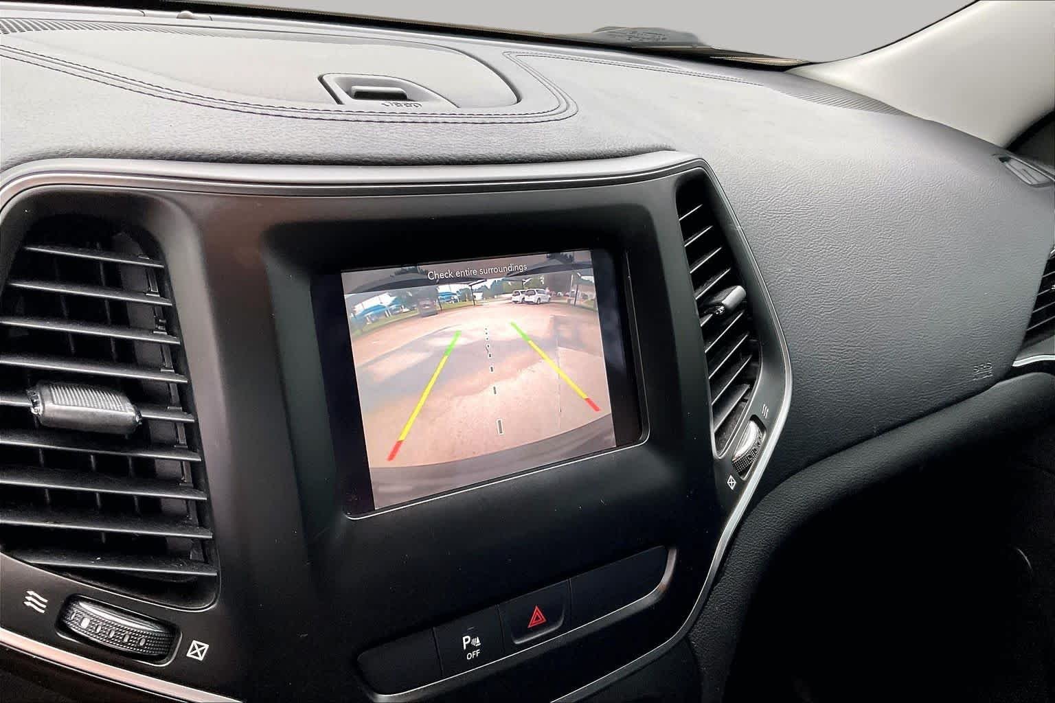 Used 2019 Granite Crystal Metallic Clearcoat Jeep Altitude image 26