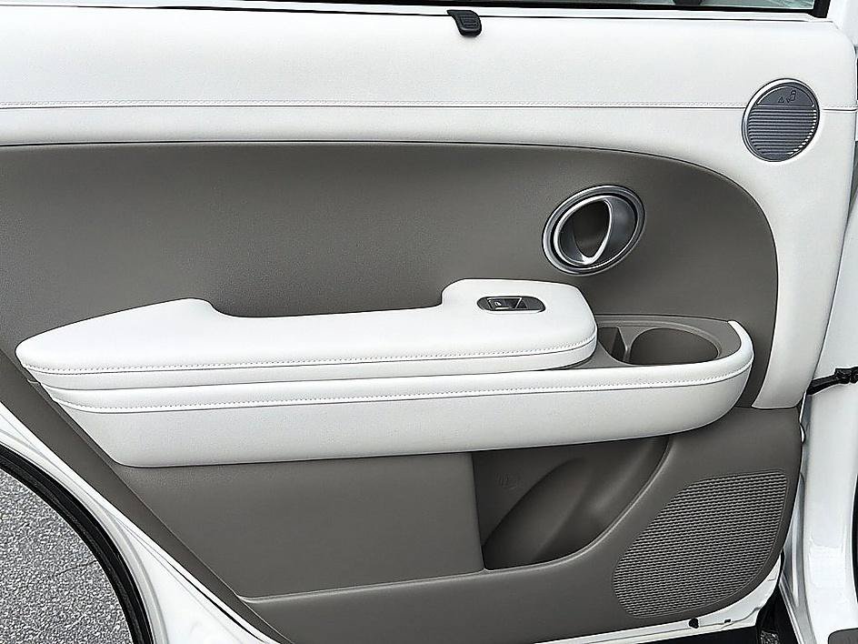 Used 2026 Creamy White Pearl Hyundai SEL 7P image 9