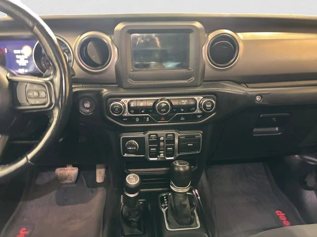 Used 2020 Silver Jeep Sport image 12