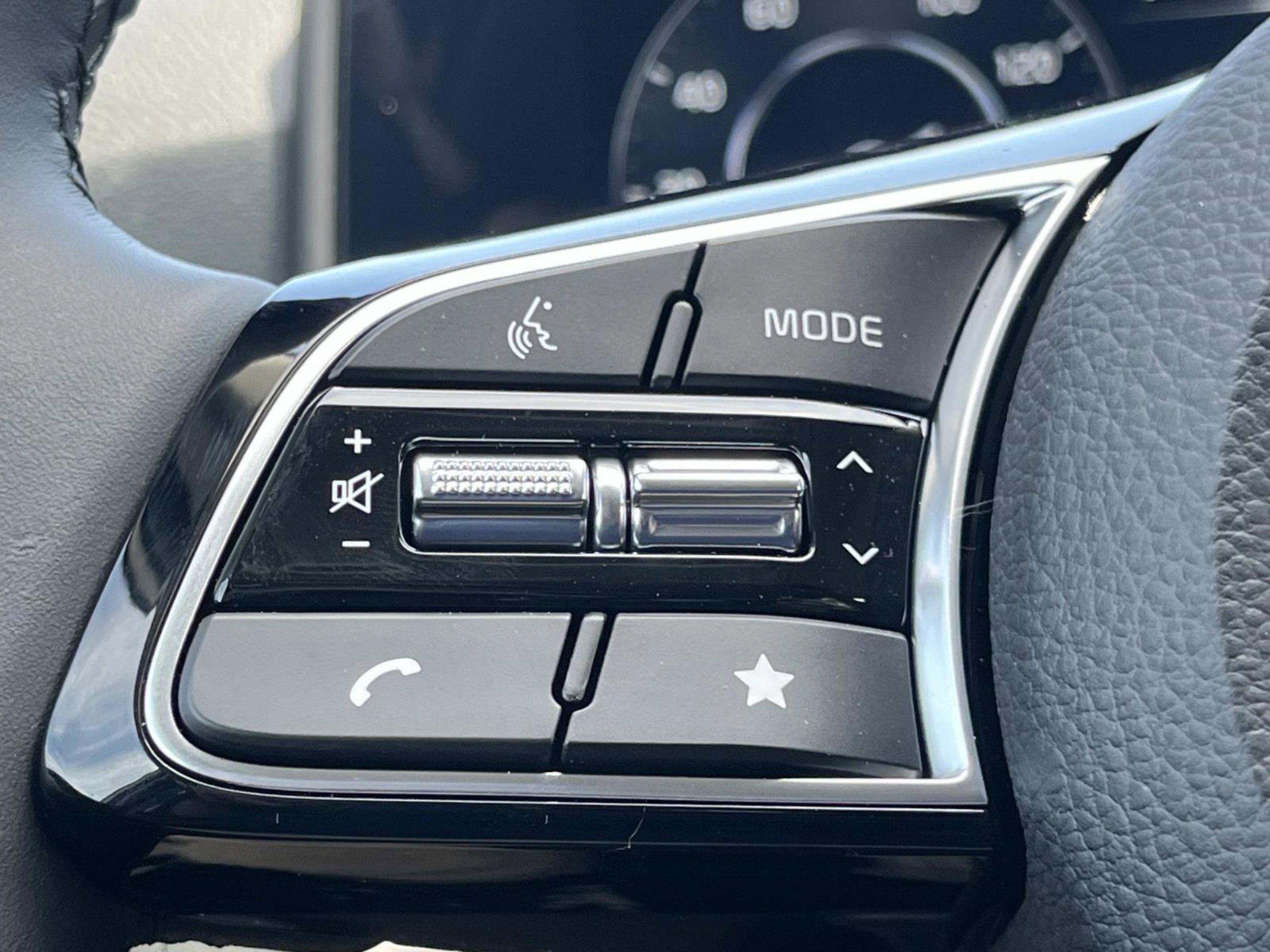 New 2026 Snow White Pearl Kia EX image 23