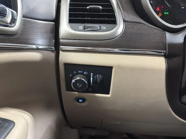 Used 2017 Black Jeep Overland image 24