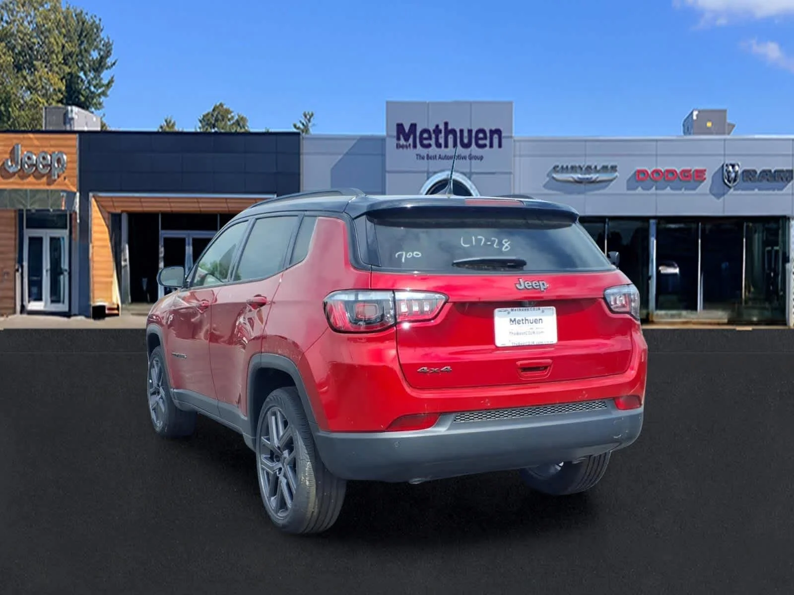 New 2026 Red Hot Pearl-Coat Exterior Paint Jeep Limited Altitude image 6