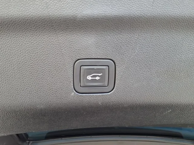 Used 2025 Black Chevrolet Z71 image 12