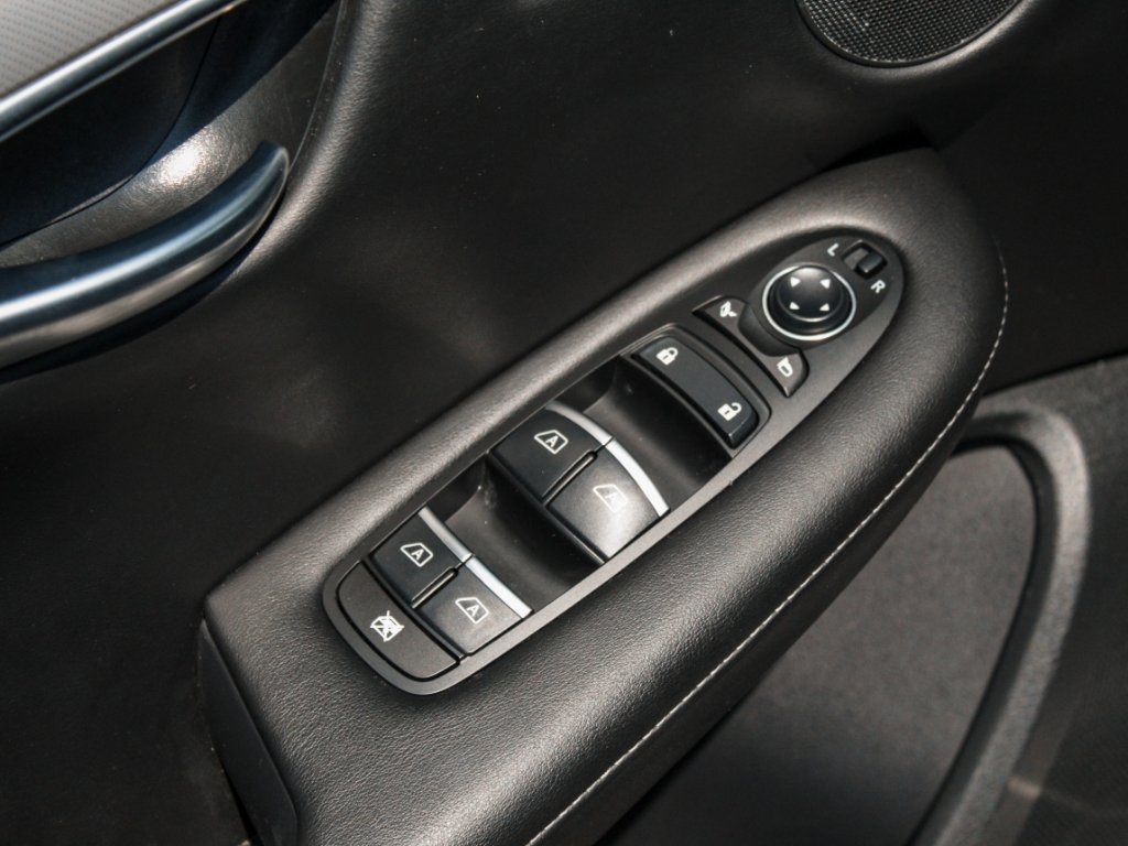Used 2024 Hermosa Blue INFINITI LUXE image 9